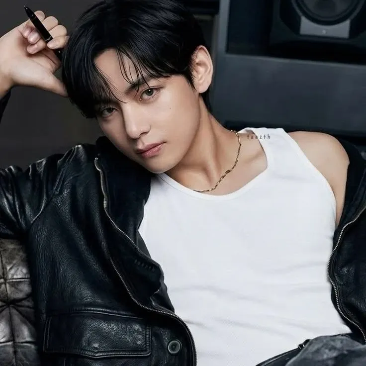 뷔 (방탄소년단) 최근 활동샷