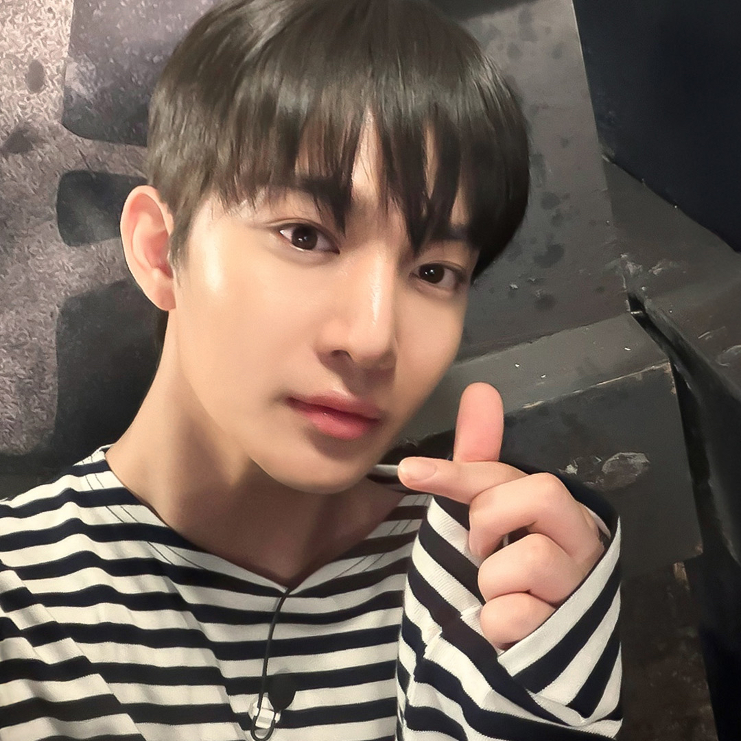 Behind-the-scenes cut of Bae Jinyoung