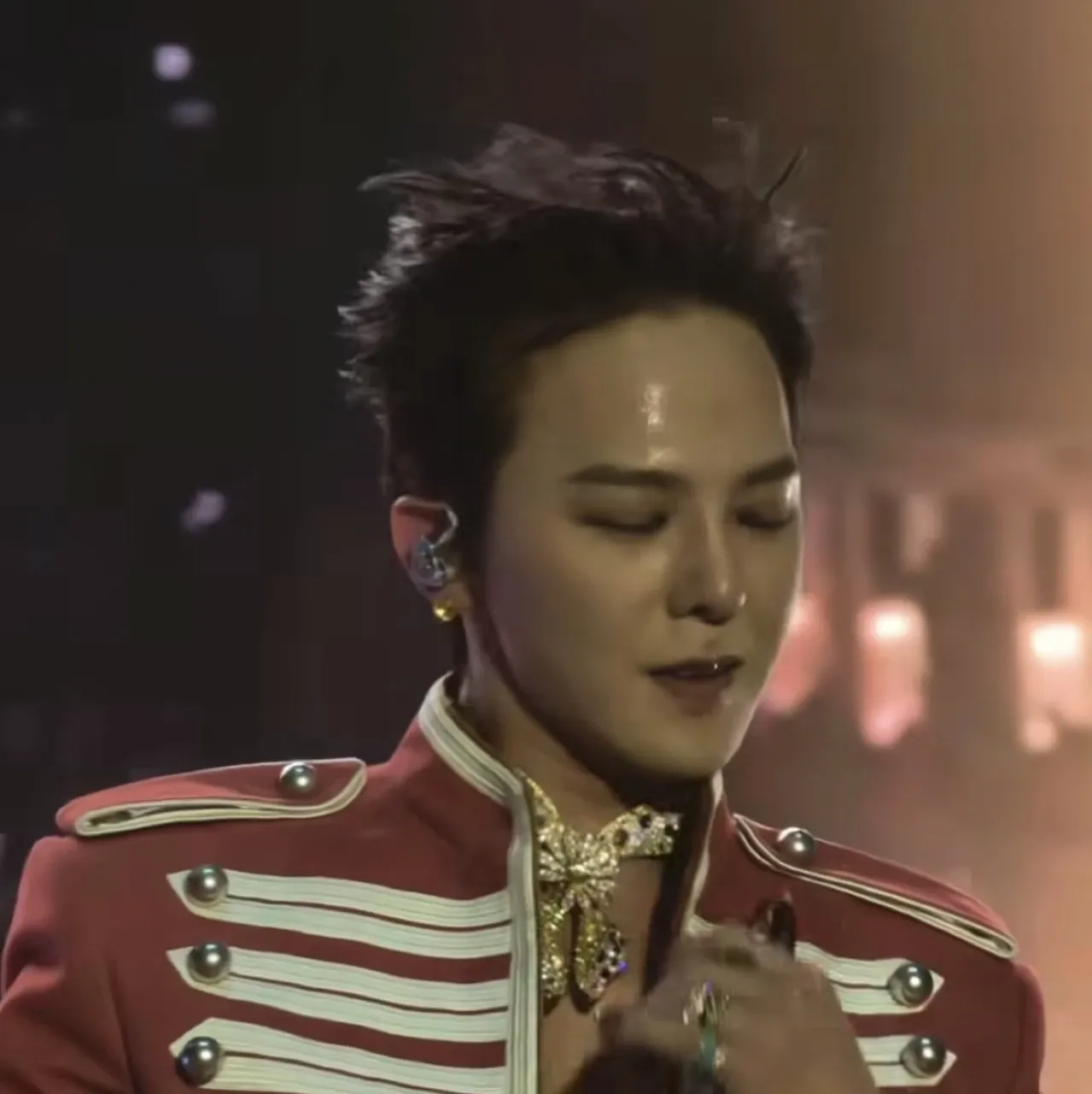 Behind-the-scenes cut of BIGBANG