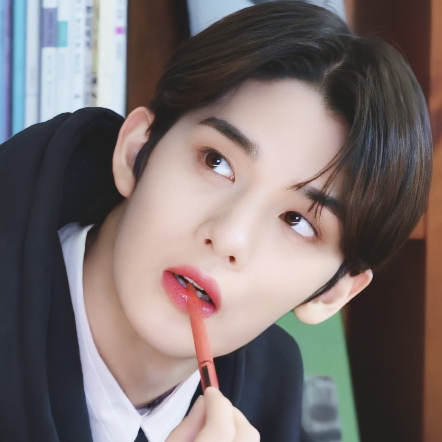 Behind-the-scenes cut of Bae Jinyoung