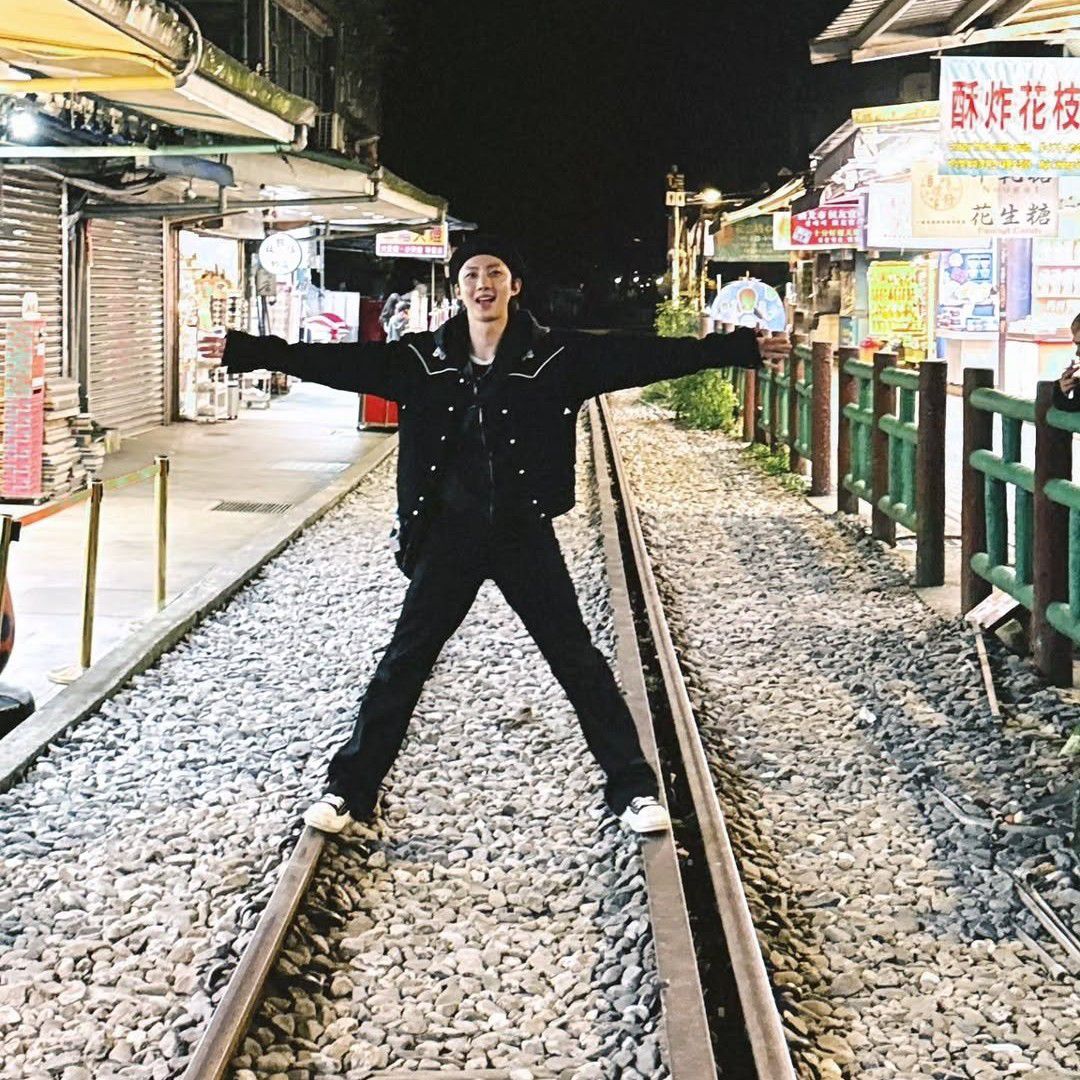 A moment captured by Hui (PENTAGON)'s fan