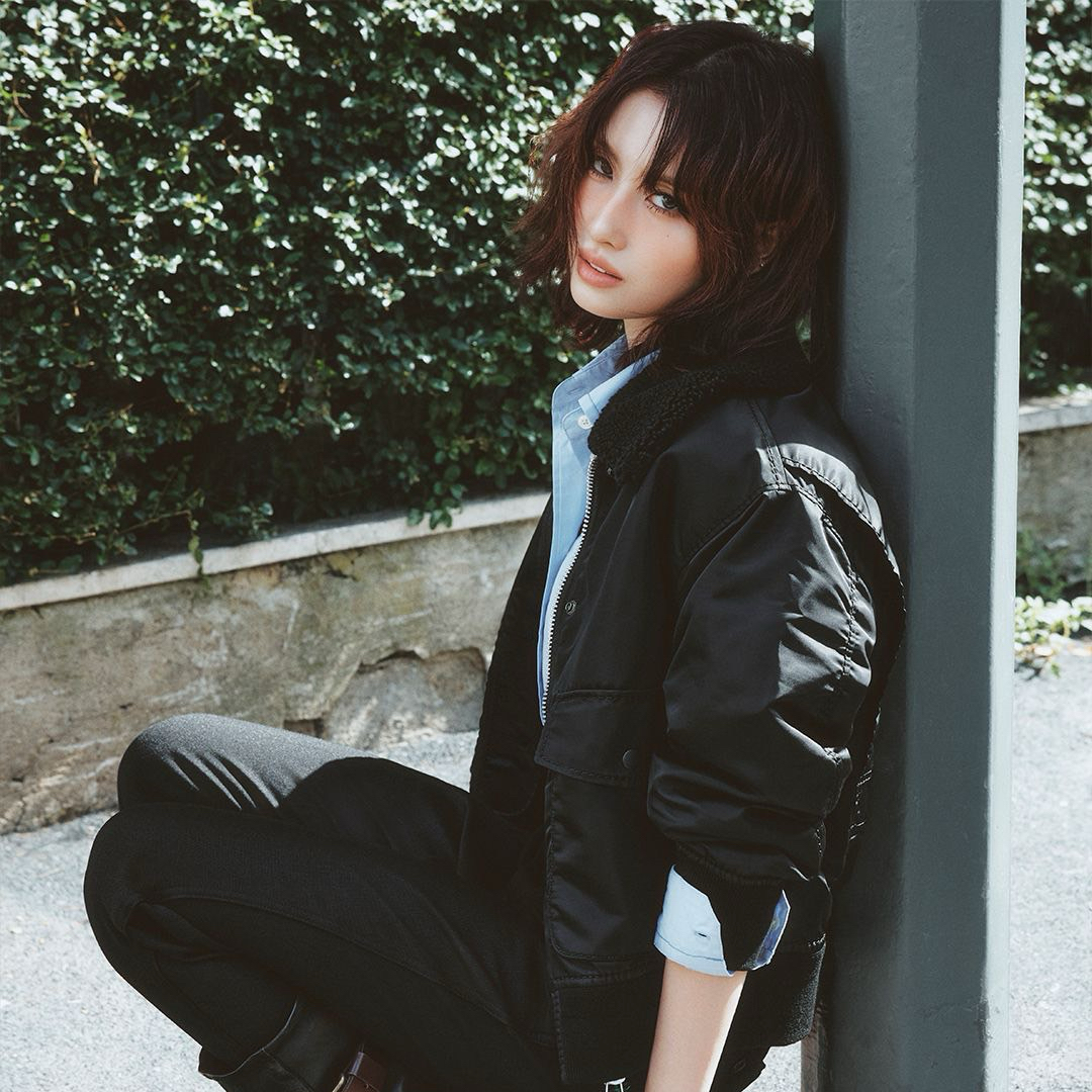 Foto aktivitas terbaru Momo (TWICE)