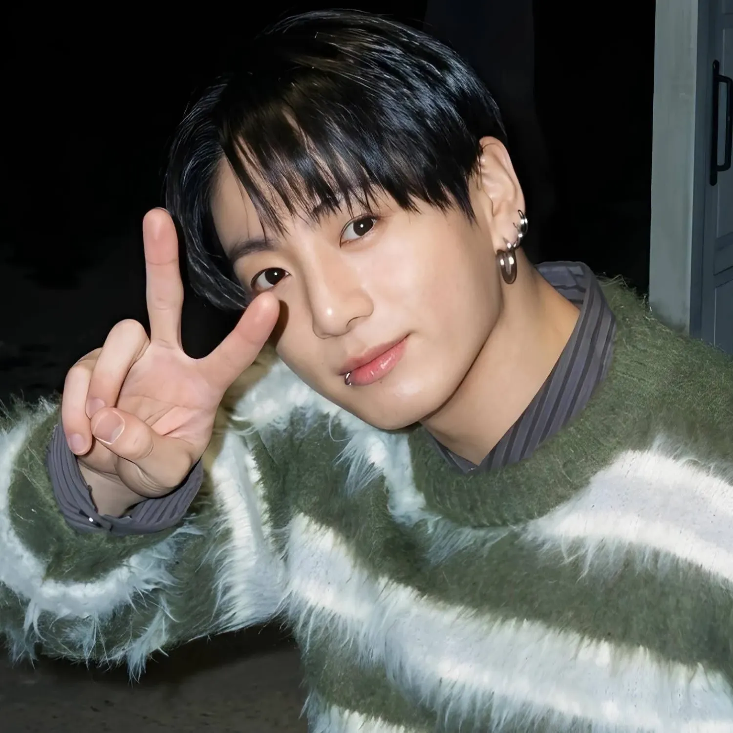Foto aktivitas terbaru Jungkook (BTS)