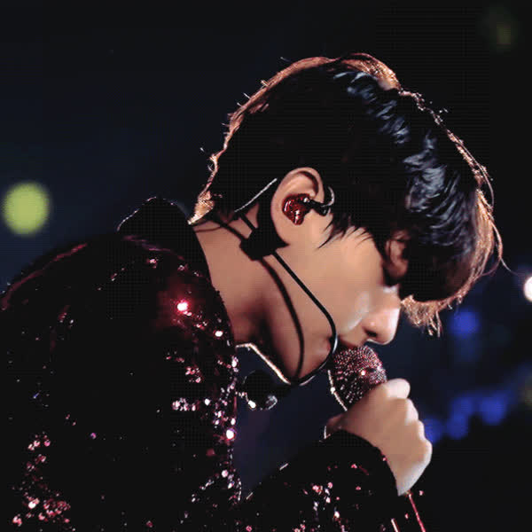 Signature photo of Baekhyun (EXO) capturing their charm