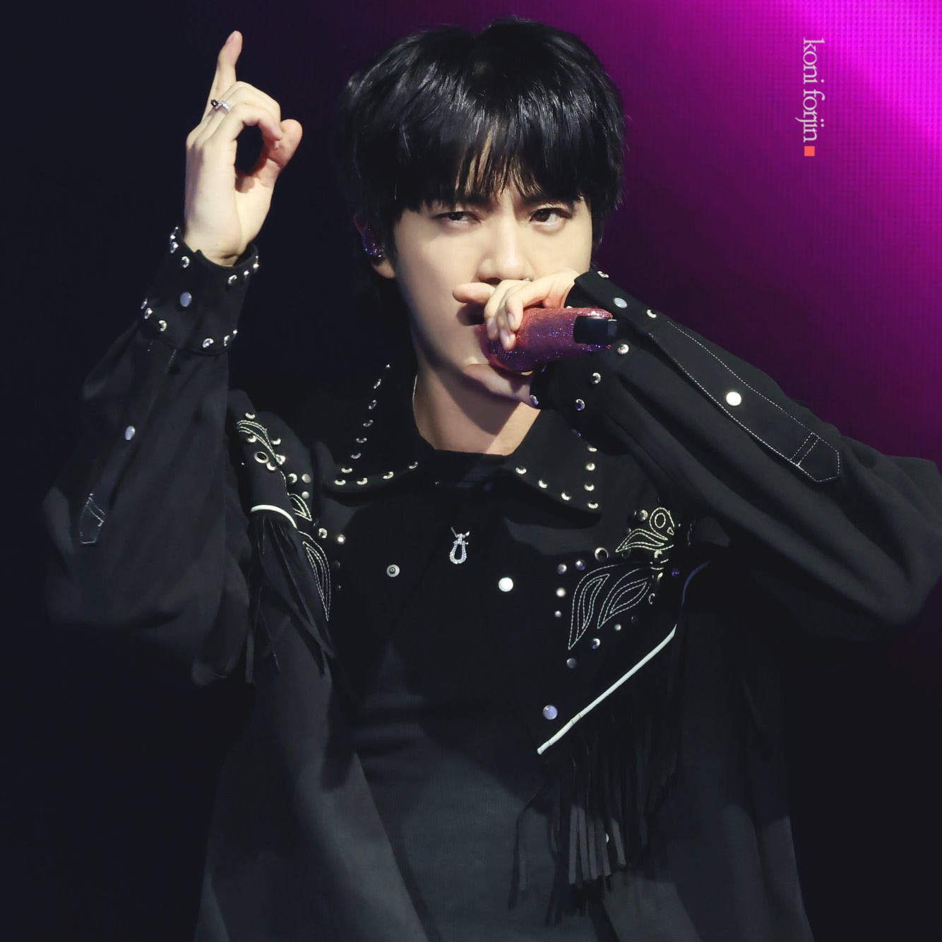 Foto aktivitas terbaru Jin (BTS)