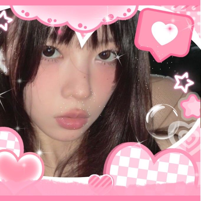 A moment captured by ILLIT's fan