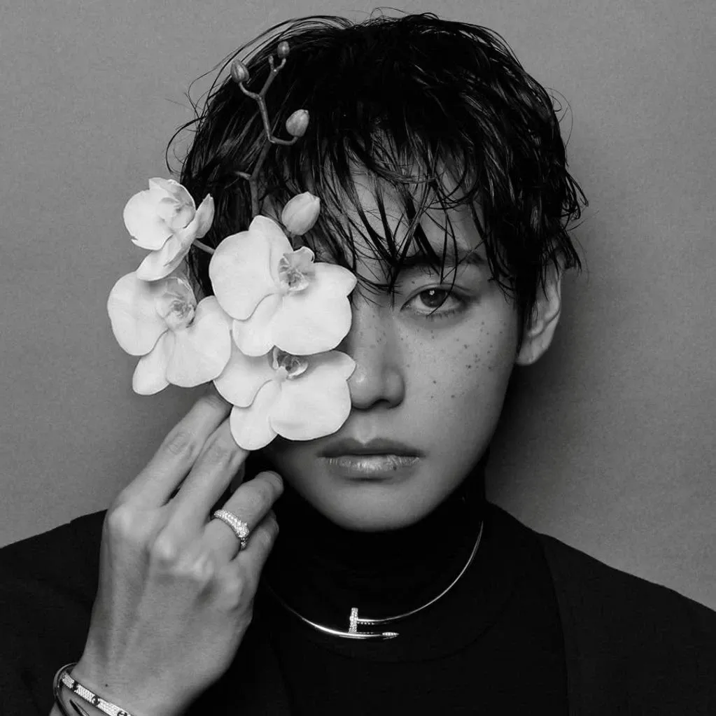 Foto aktivitas terbaru V (BTS)