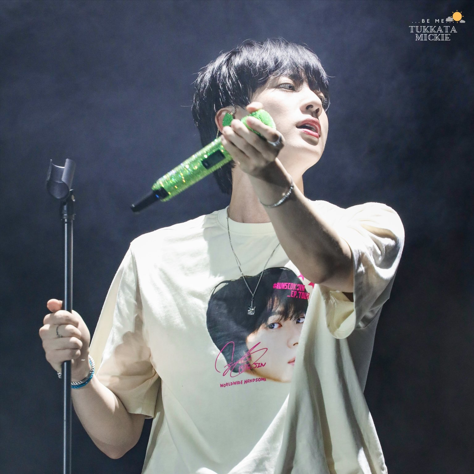 진 (방탄소년단)의 비하인드 컷