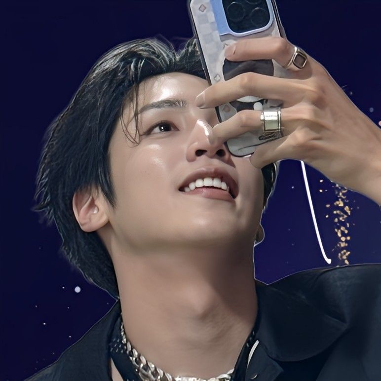 Recent activity shot of Wooseok (PENTAGON)