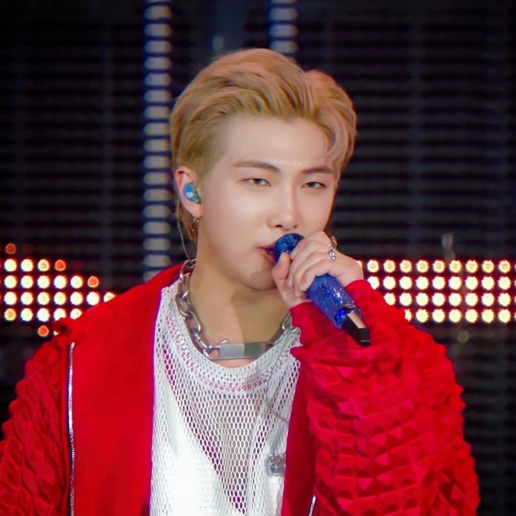 RM (防弹少年团)的最新照片