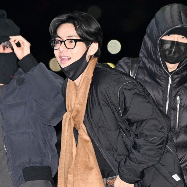 Behind-the-scenes cut of V (BTS)