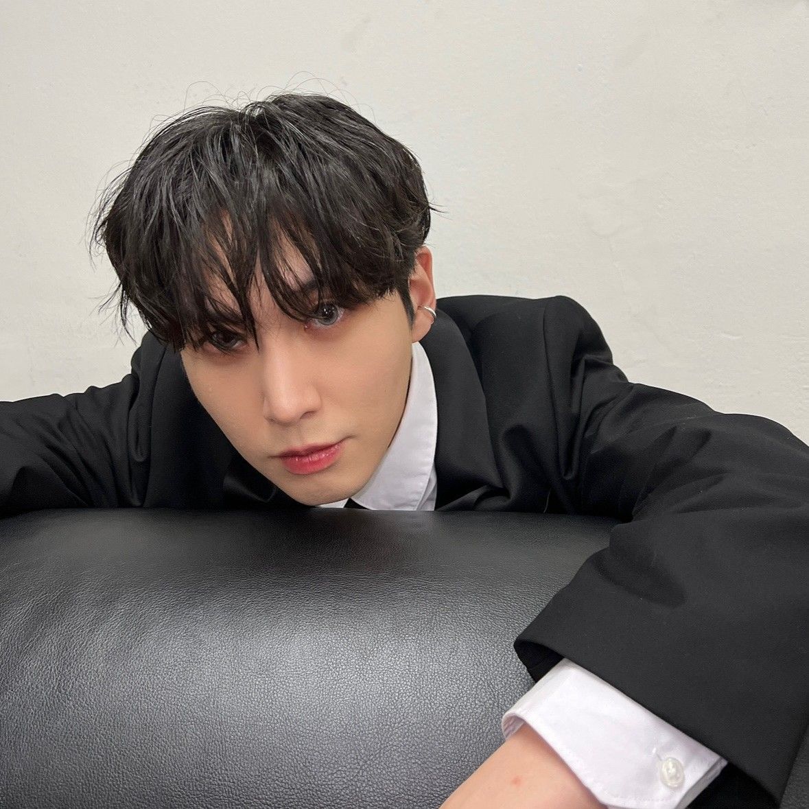 Behind-the-scenes cut of Shinwon (PENTAGON)