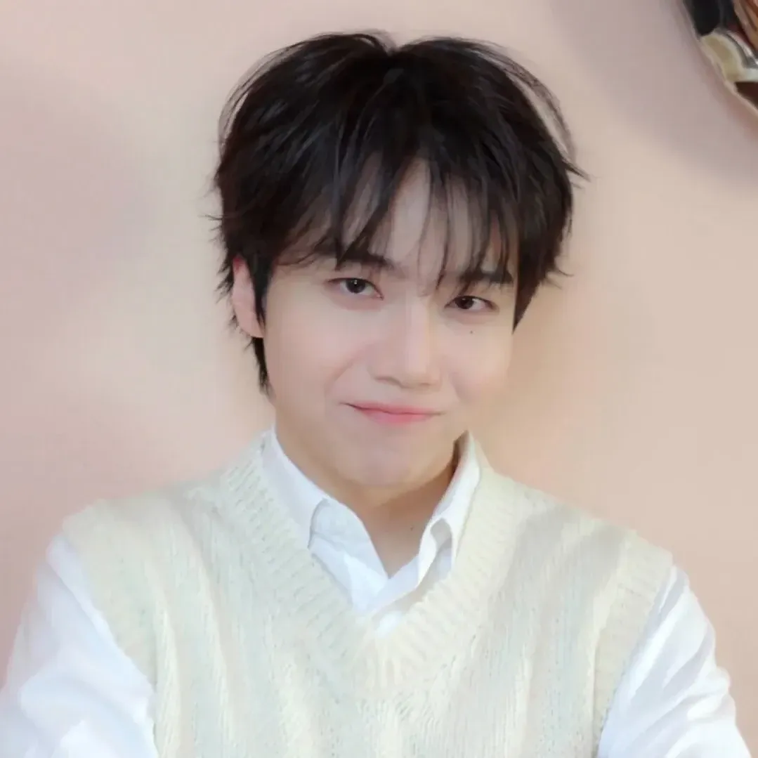 A moment captured by Jinho (PENTAGON)'s fan