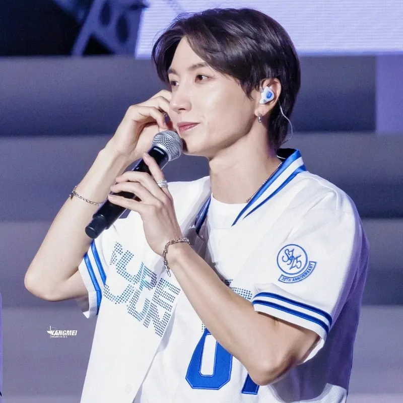 A moment captured by Leeteuk (Super Junior)'s fan
