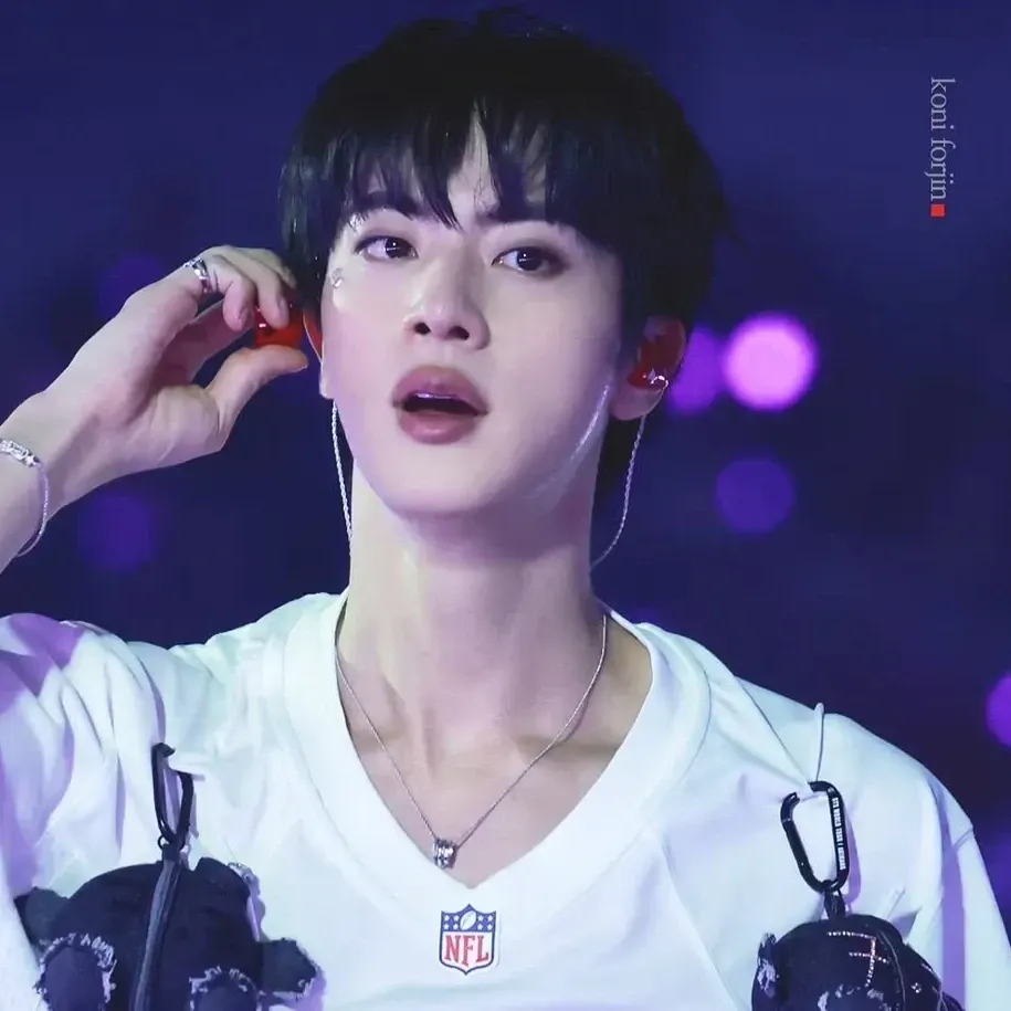 Behind-the-scenes cut of Jin (BTS)
