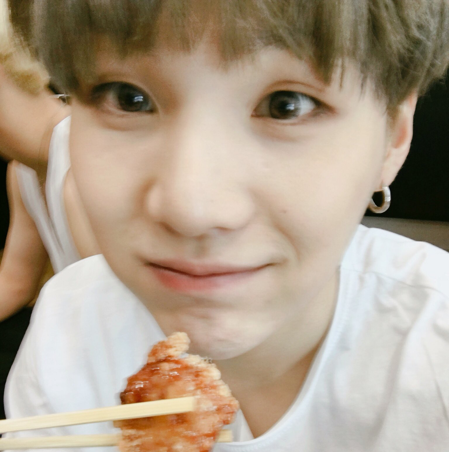 Foto aktivitas terbaru SUGA (BTS)