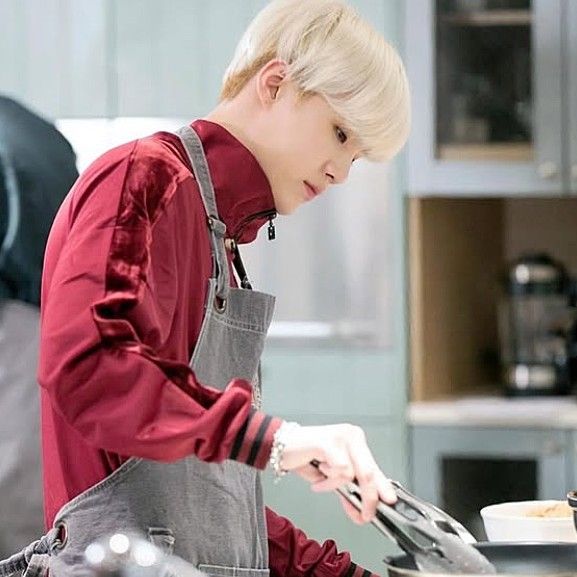 Foto terbaru SUGA (BTS)