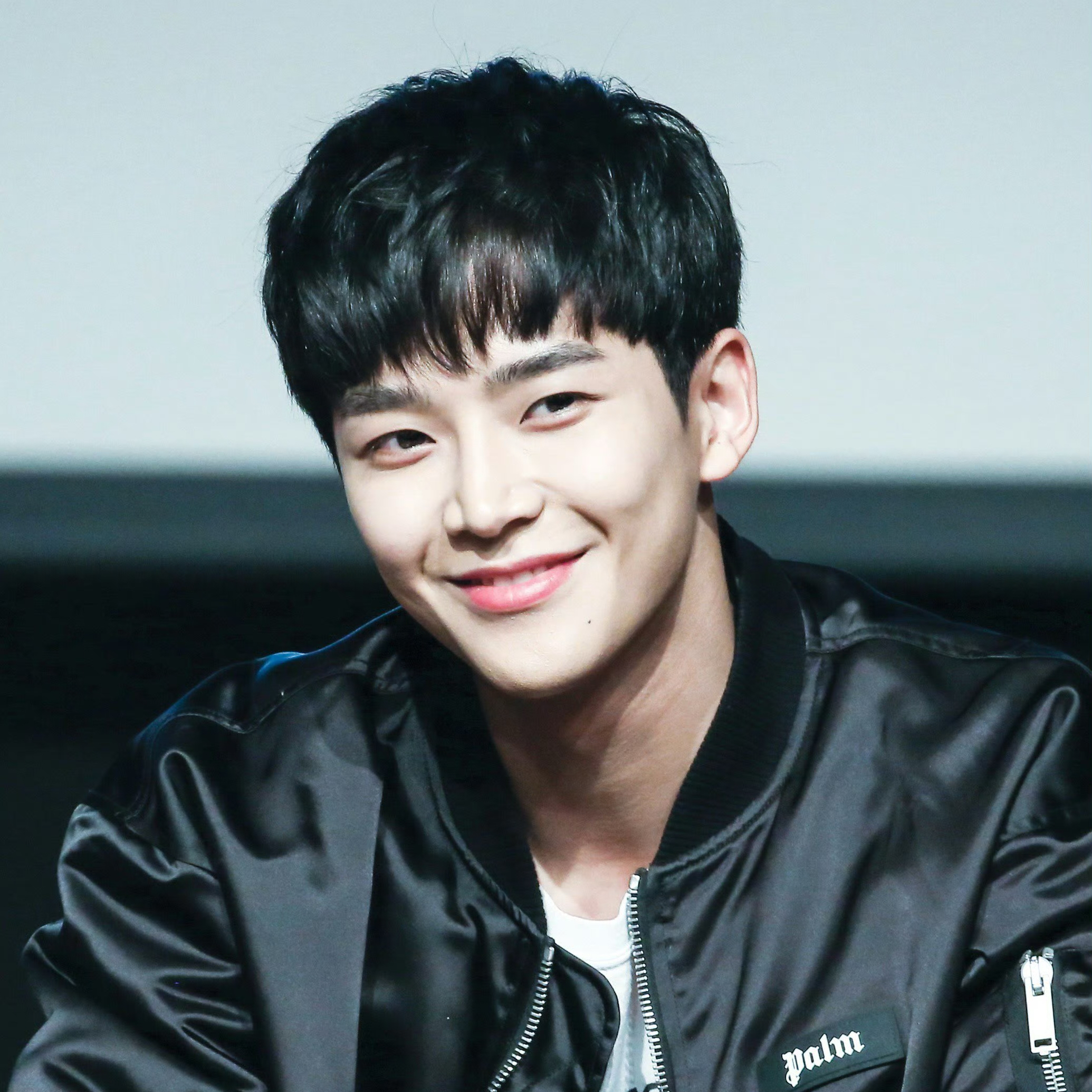 ロウンの最近の活動写真