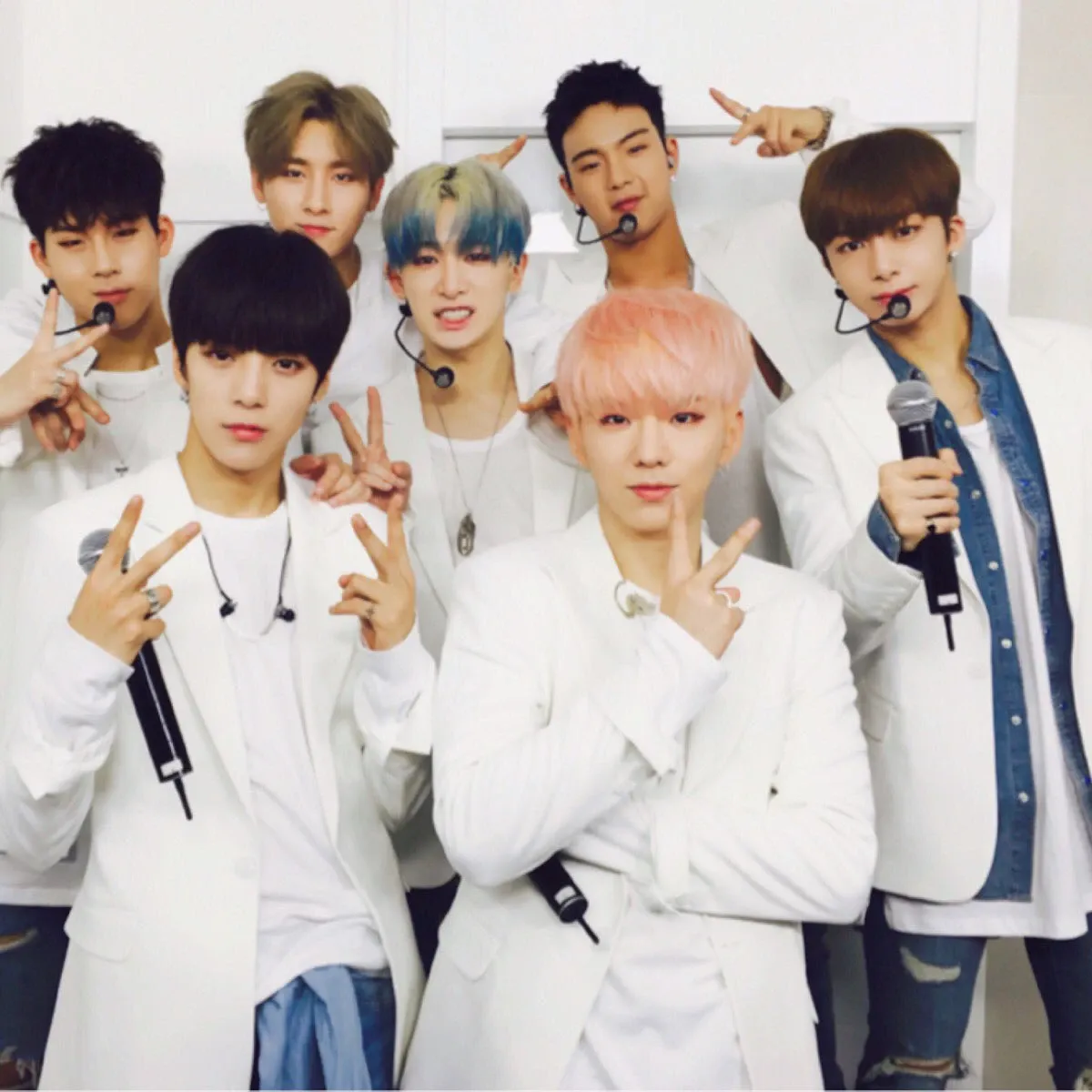 Momen yang diabadikan oleh penggemar MONSTA X