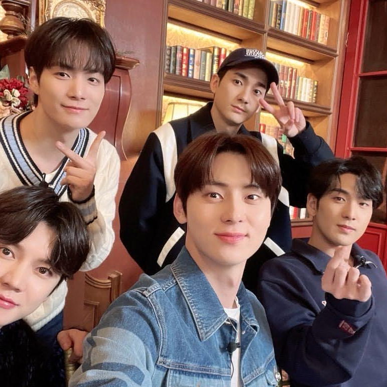 A moment captured by NU'EST's fan