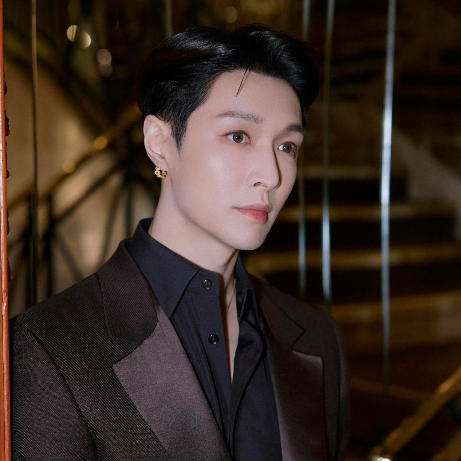 Behind-the-scenes cut of Lay (EXO)