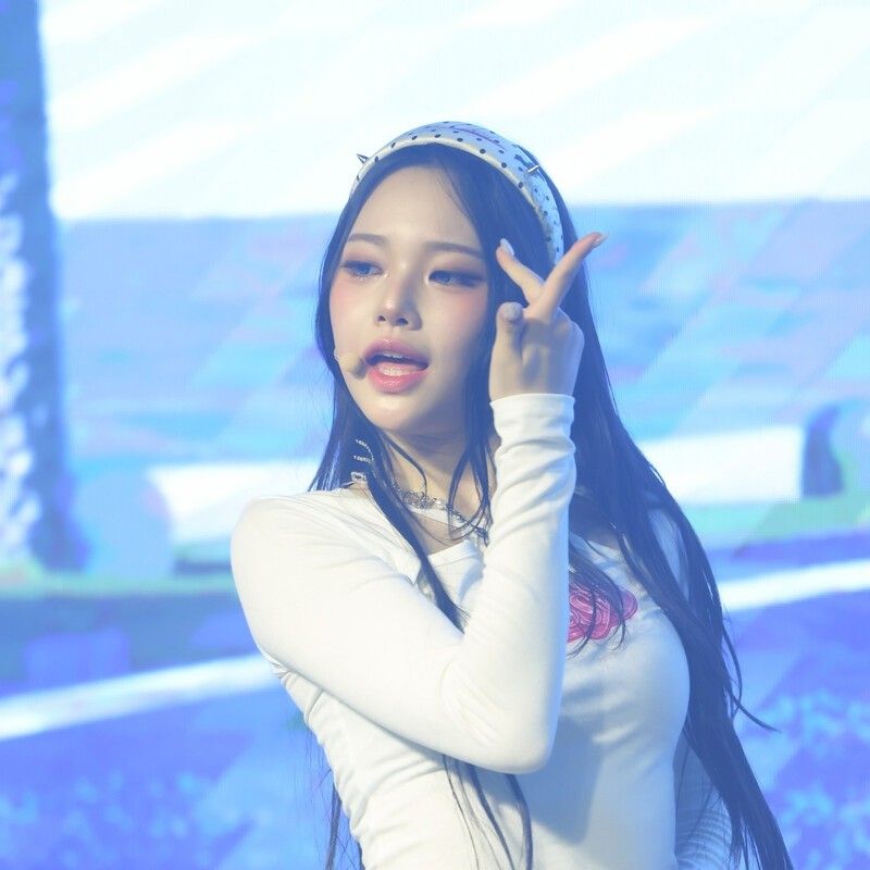 Recent activity shot of Park Boeun (CLASS:y)