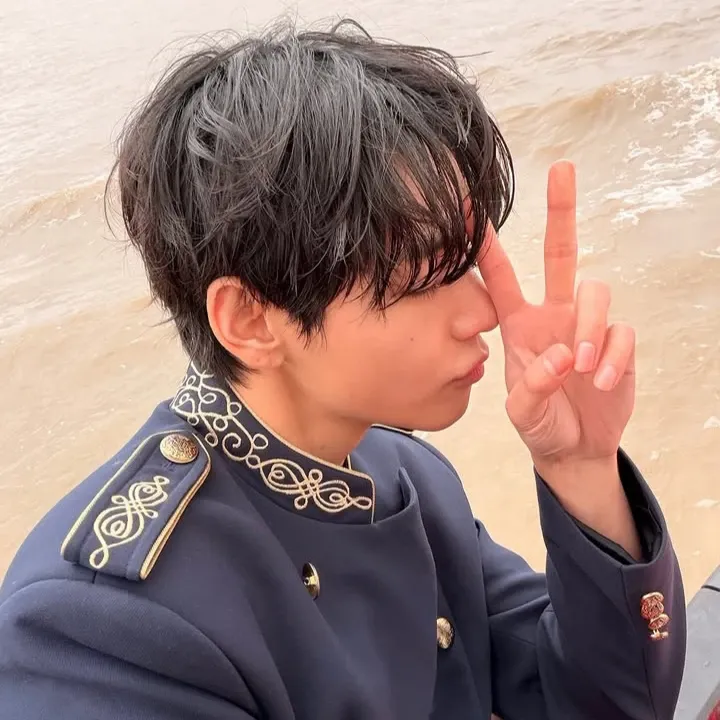 V (BTS)の舞台裏ショット