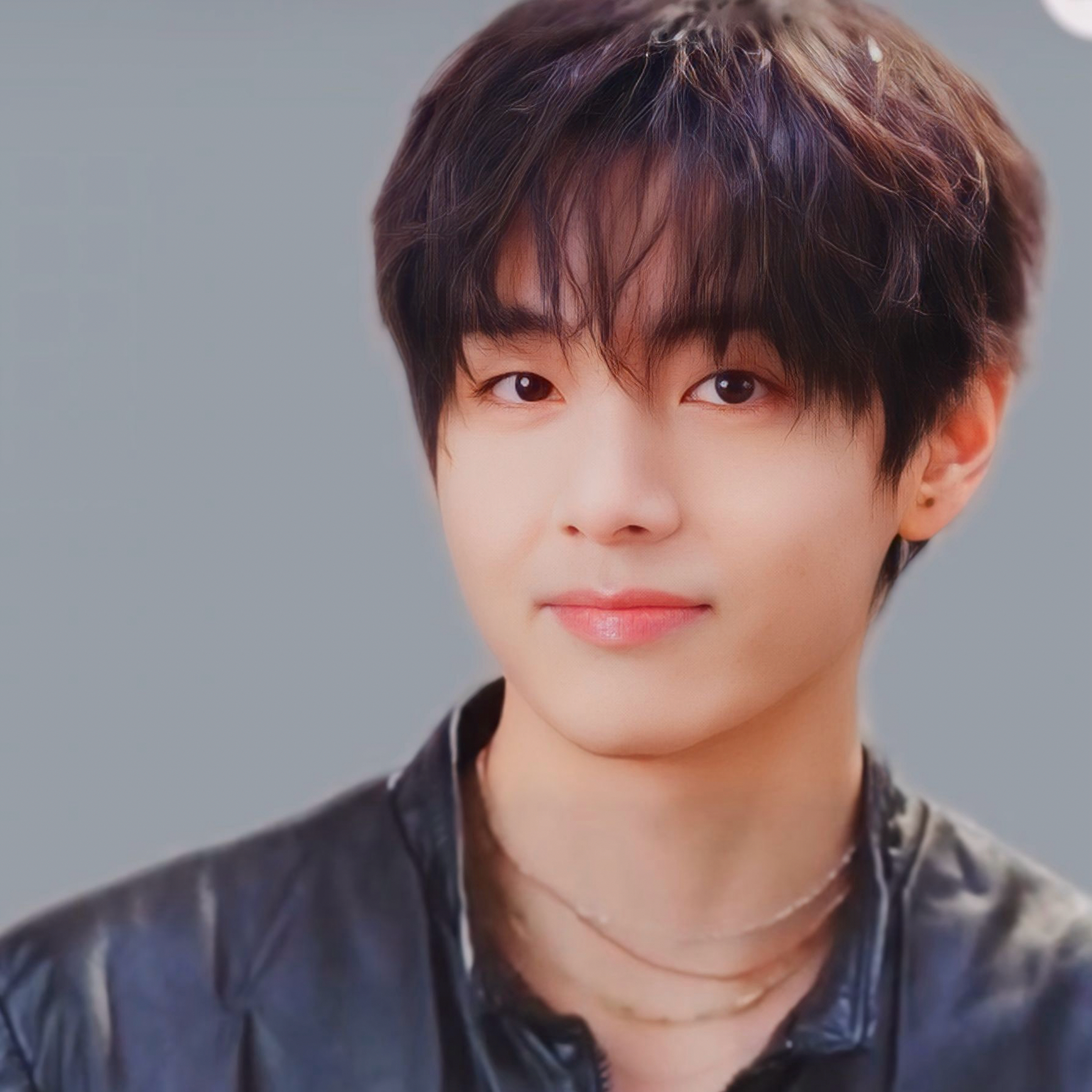 Behind-the-scenes cut of V (BTS)