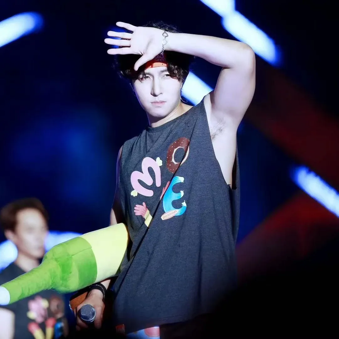 Behind-the-scenes cut of Kim Dongwan (SHINHWA)