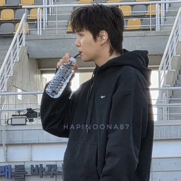 Foto aktivitas terbaru SUGA (BTS)