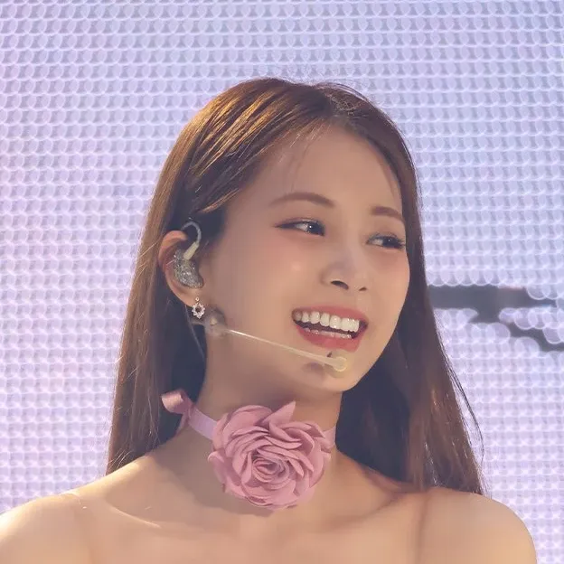 Foto aktivitas terbaru Tzuyu (TWICE)