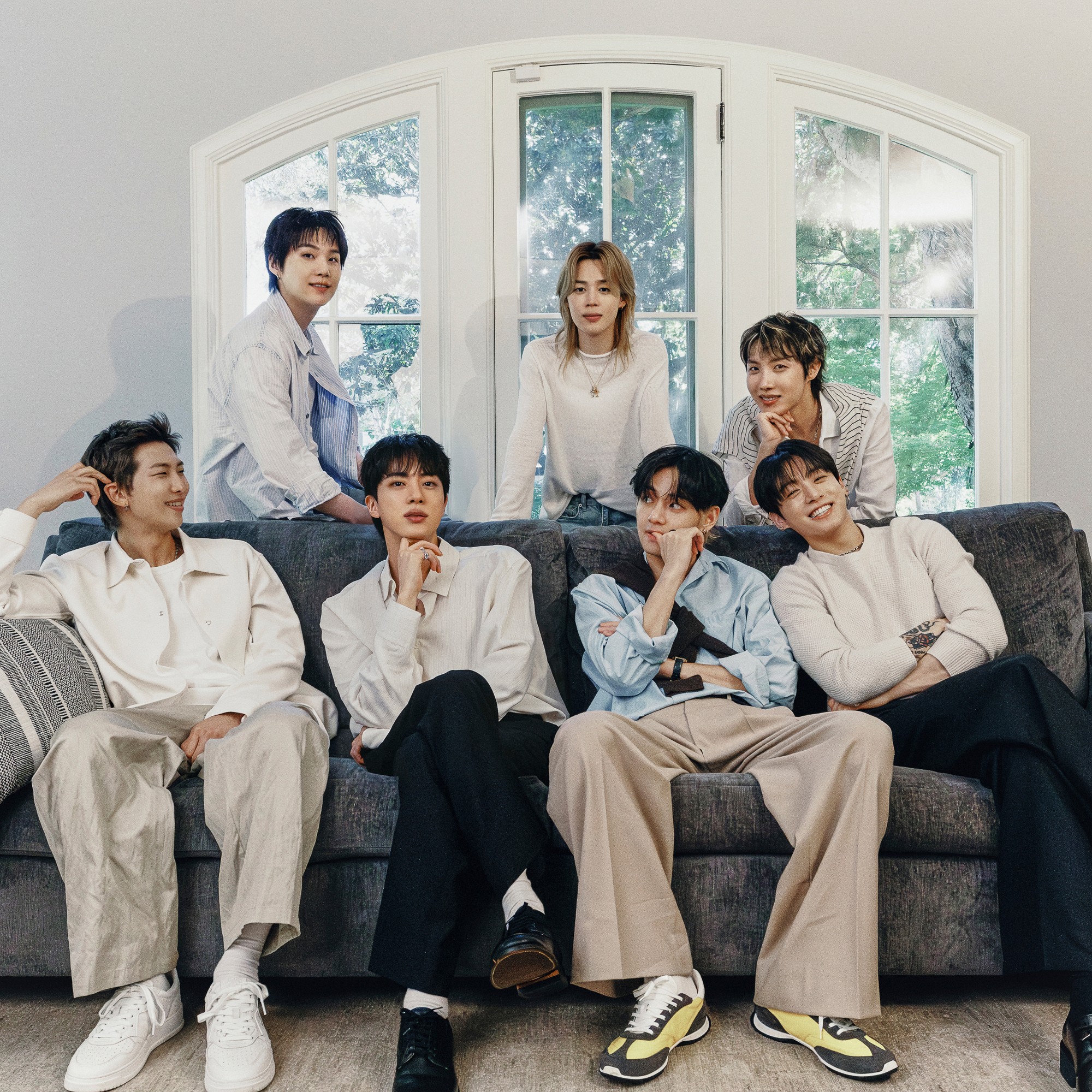 Behind-the-scenes cut of BTS