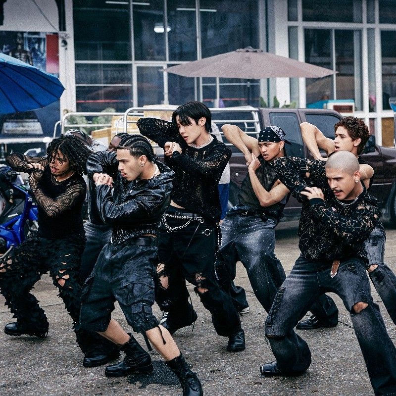 Foto aktivitas terbaru j-hope (BTS)