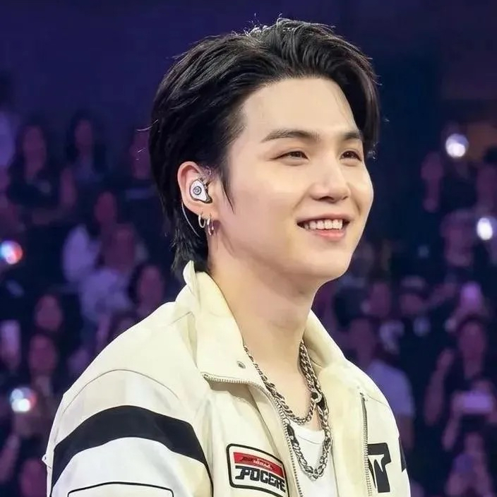 Foto aktivitas terbaru SUGA (BTS)