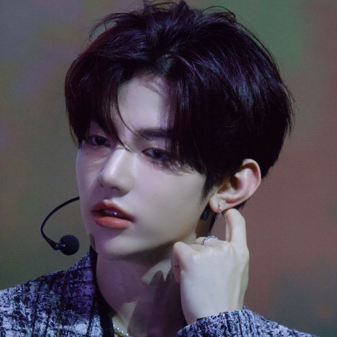 A moment captured by Zhang Hao (ZEROBASEONE)'s fan