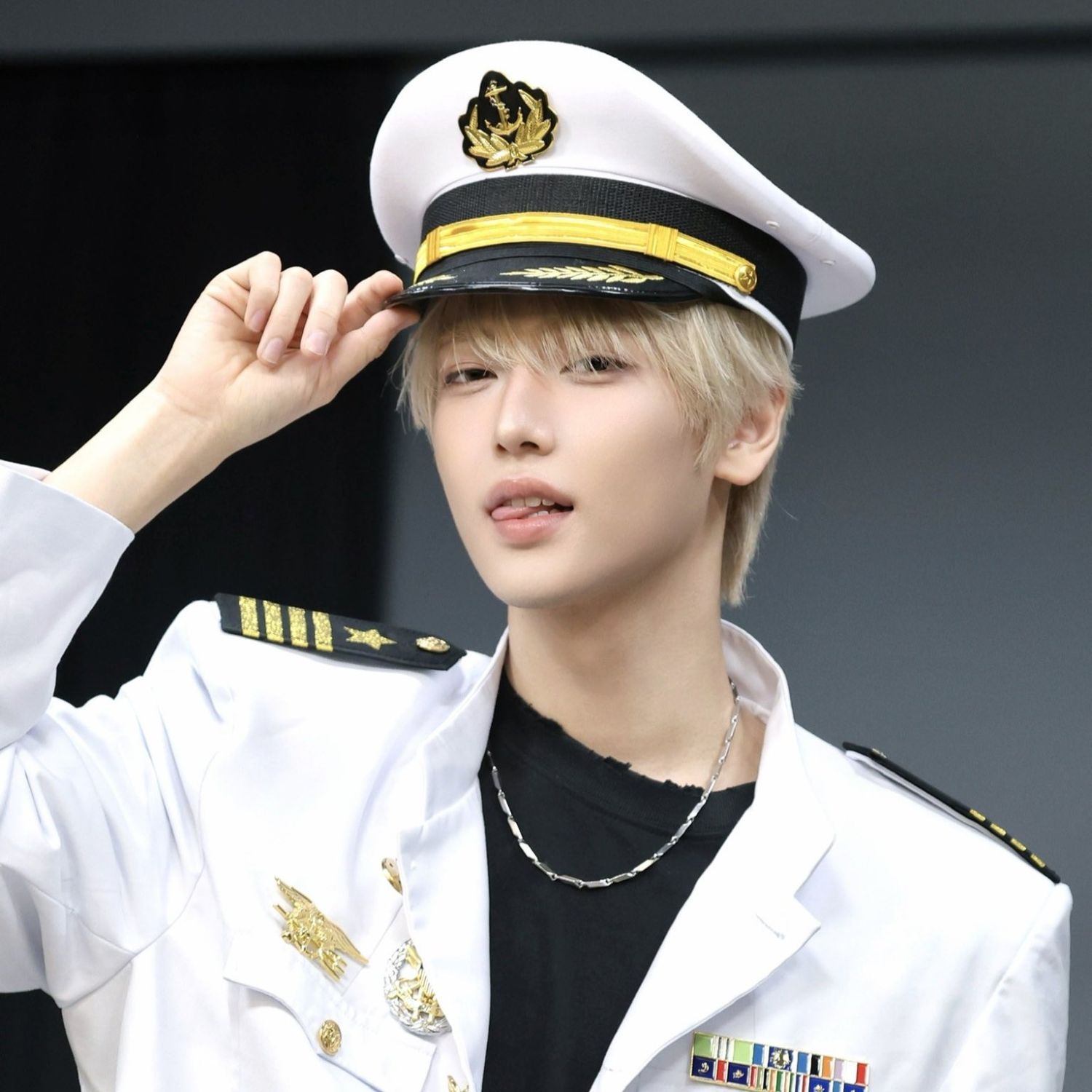 A moment captured by Jang Haneum's fan