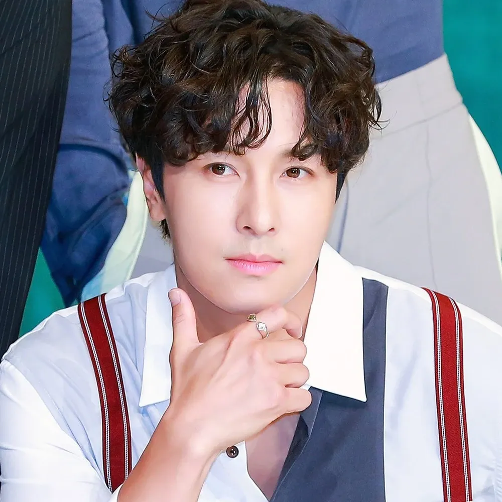 Behind-the-scenes cut of Kim Dongwan (SHINHWA)