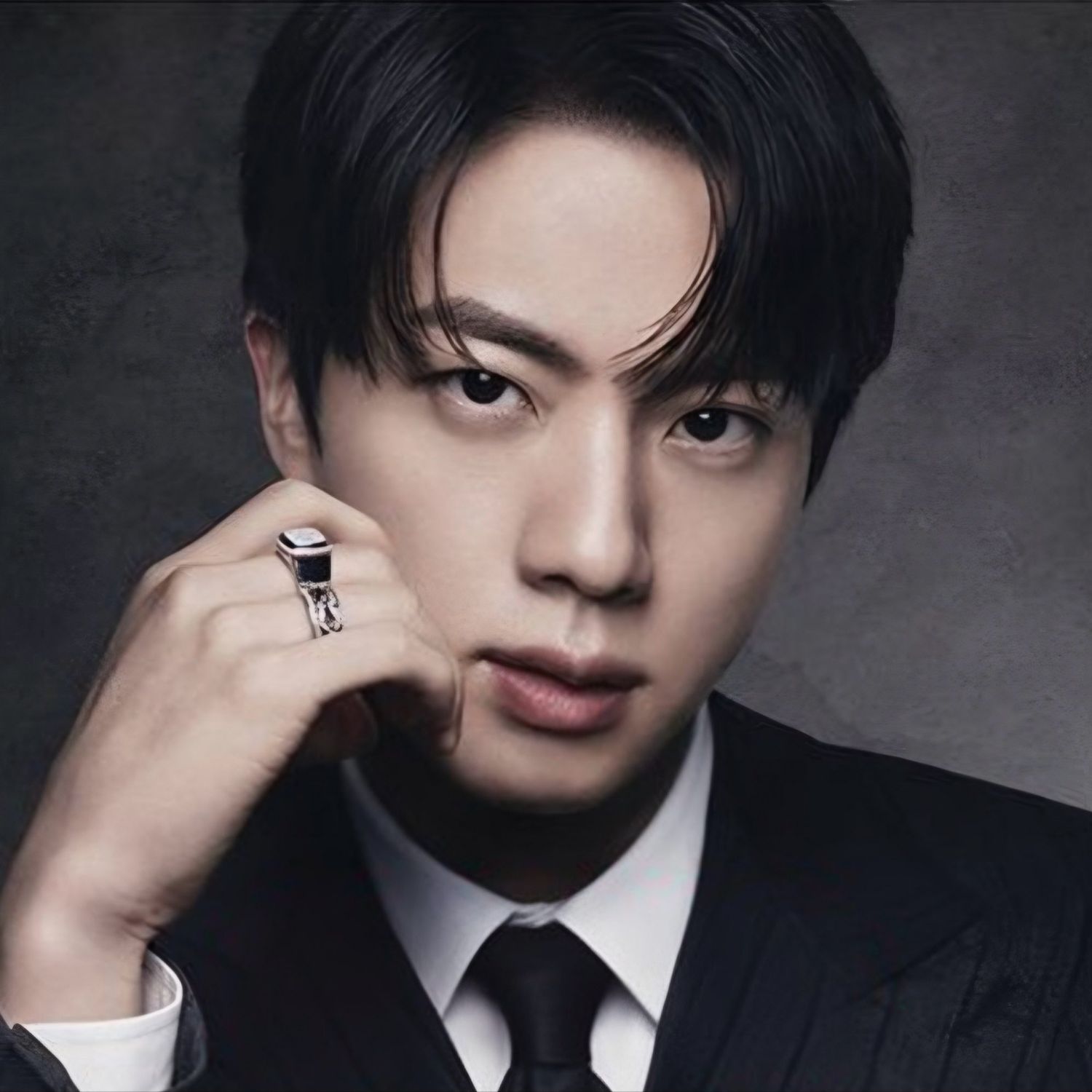 K-pop star post gaining attention now