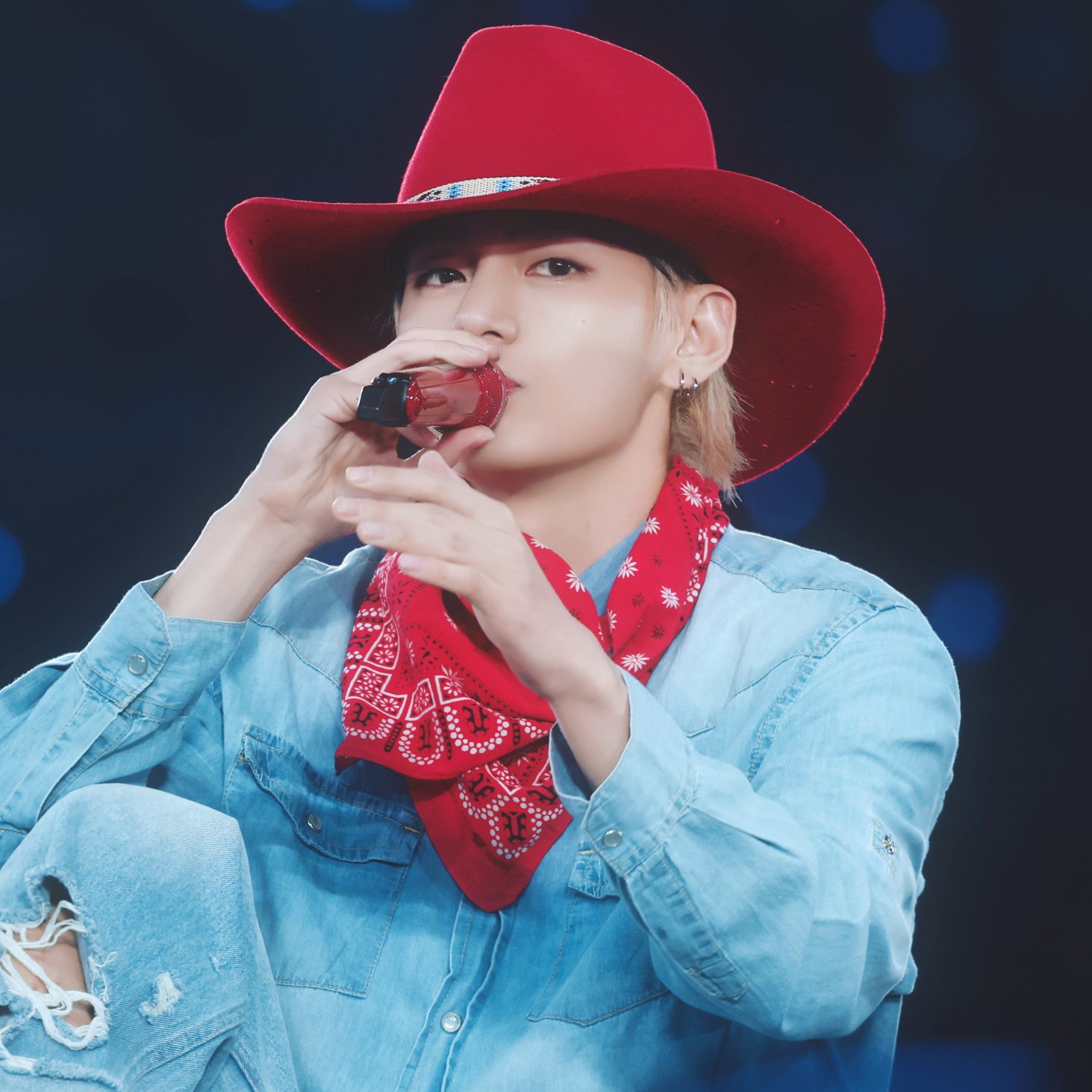 뷔 (방탄소년단)의 최신 사진