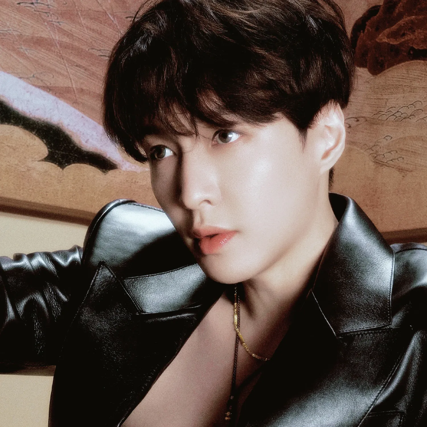 Behind-the-scenes cut of Lay (EXO)