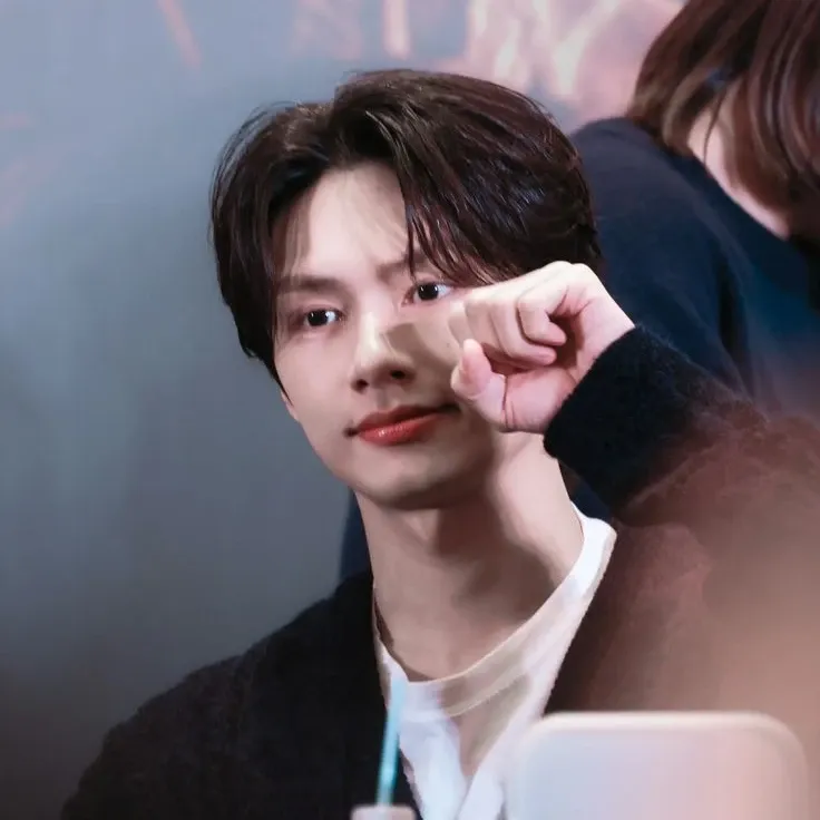 Latest photo of Jun (SEVENTEEN)