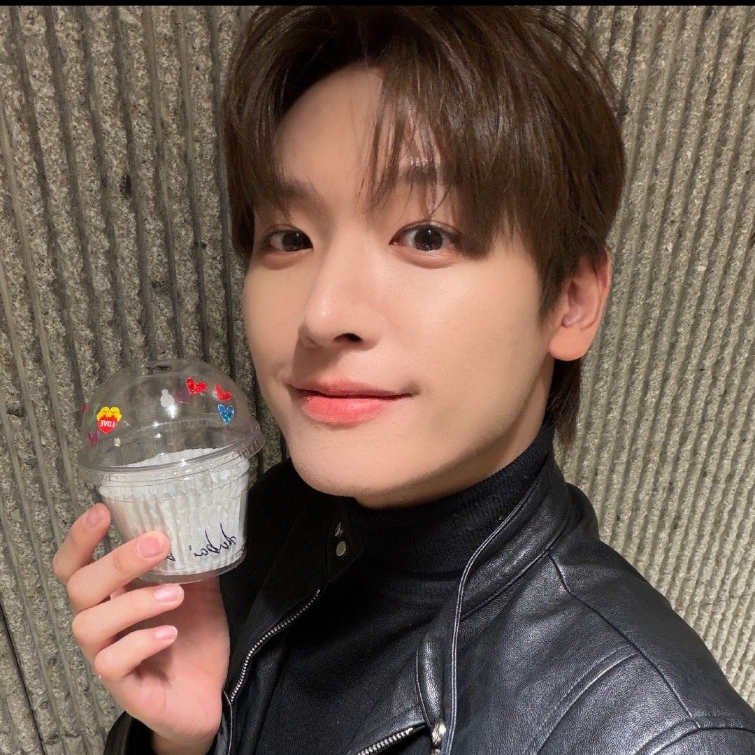 Latest photo of Inseong (SF9)