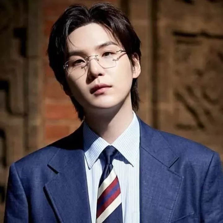 Foto aktivitas terbaru SUGA (BTS)