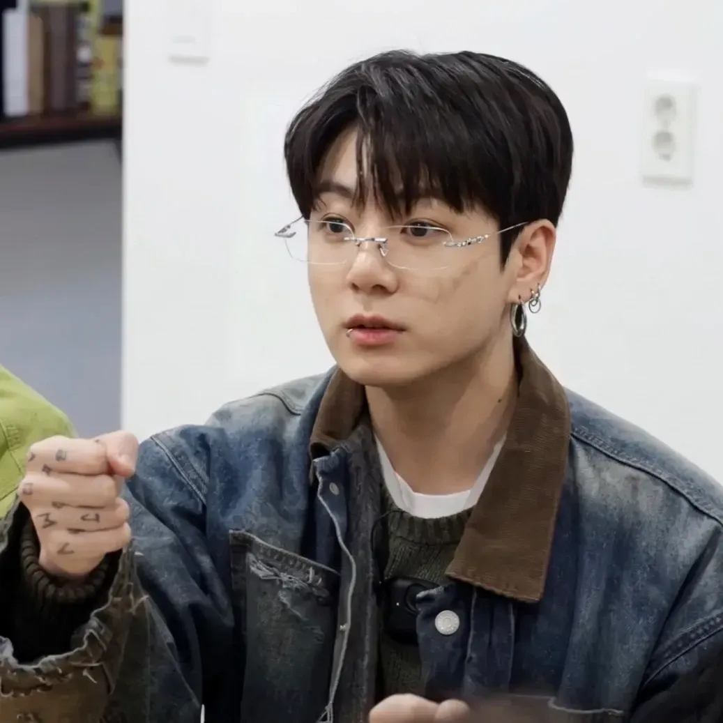 Momen yang diabadikan oleh penggemar Jungkook (BTS)