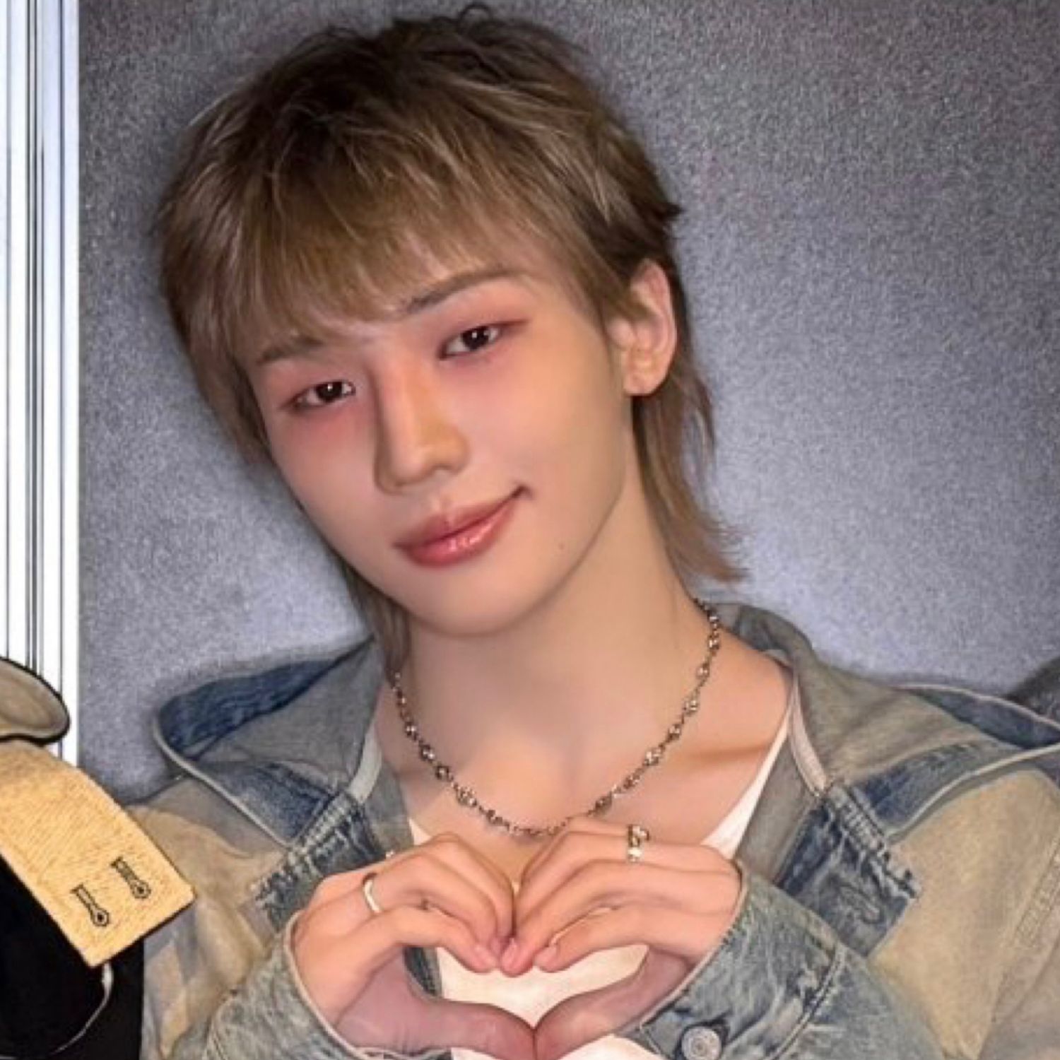 Behind-the-scenes cut of Junhyeok (TNX)