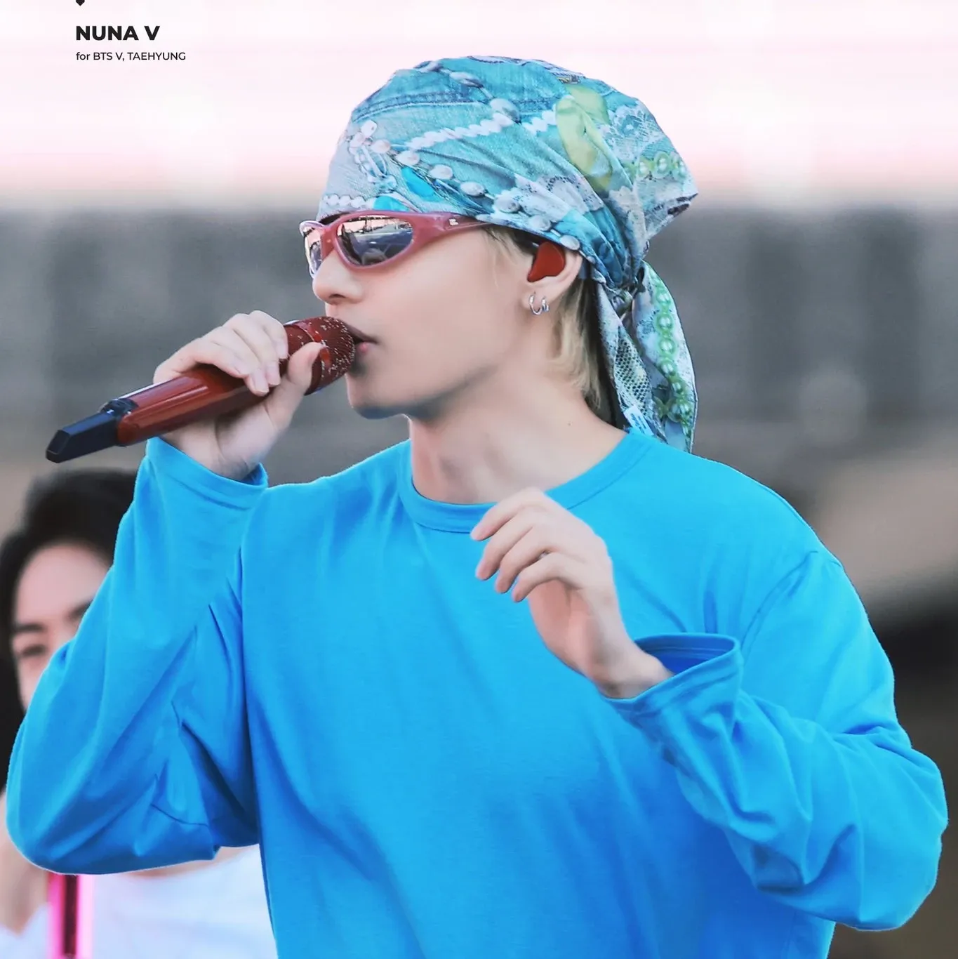 뷔 (방탄소년단)의 최신 사진