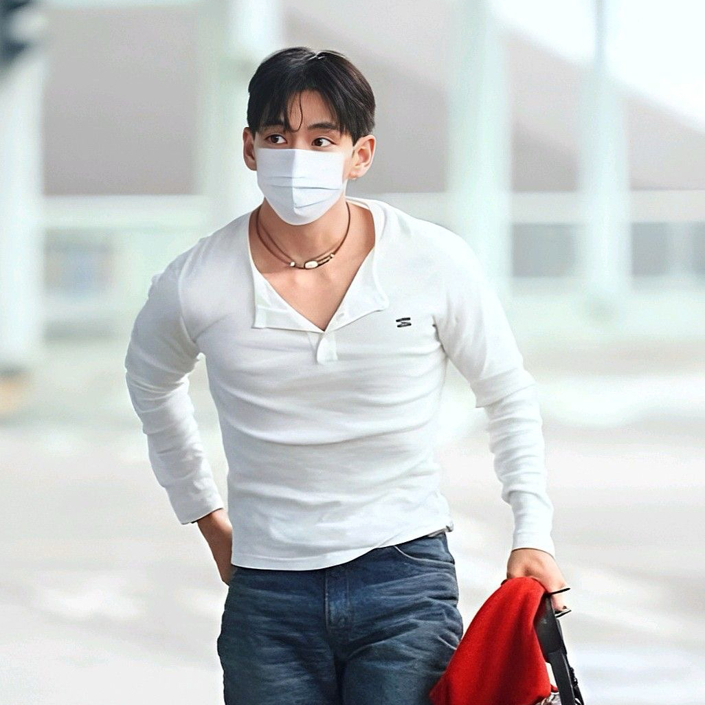 Behind-the-scenes cut of V (BTS)