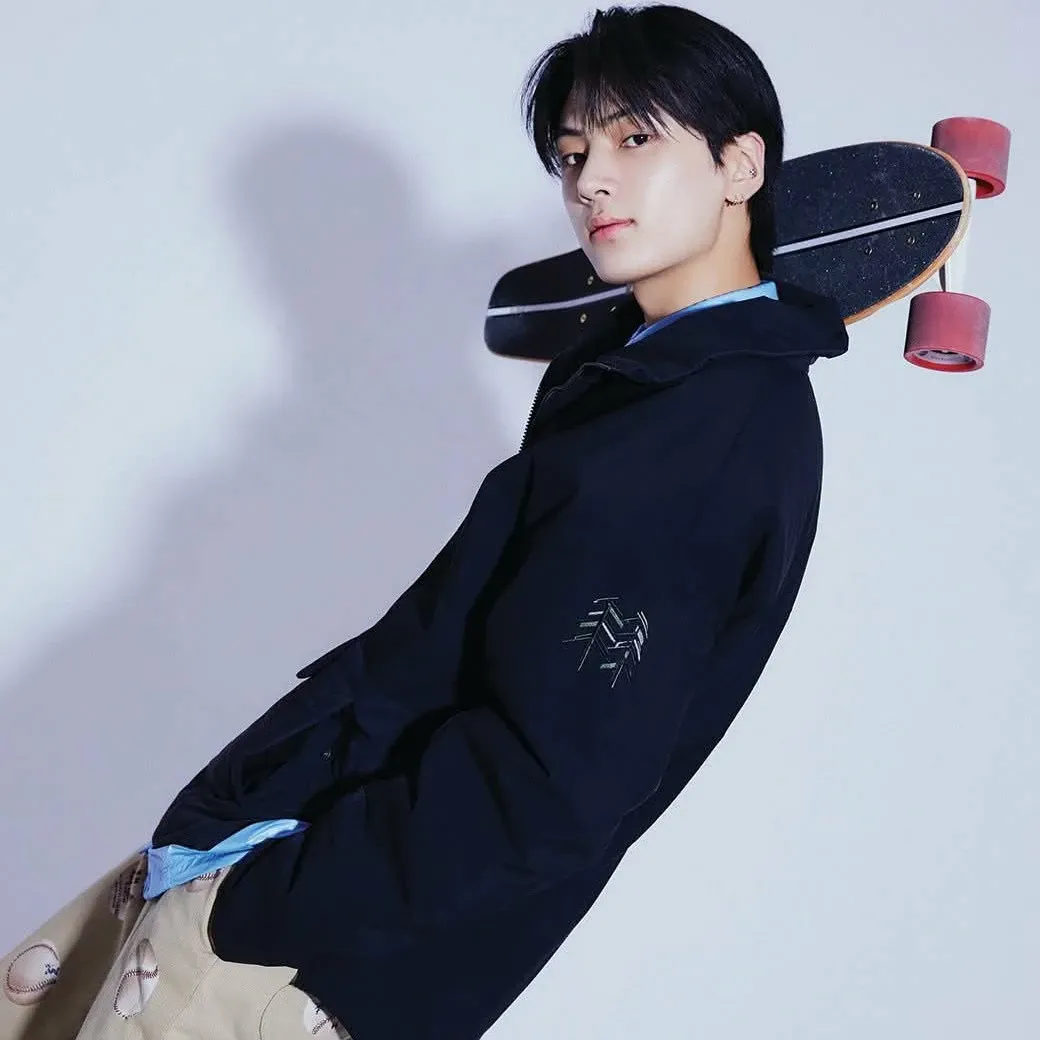 제이 (ENHYPEN)의 비하인드 컷