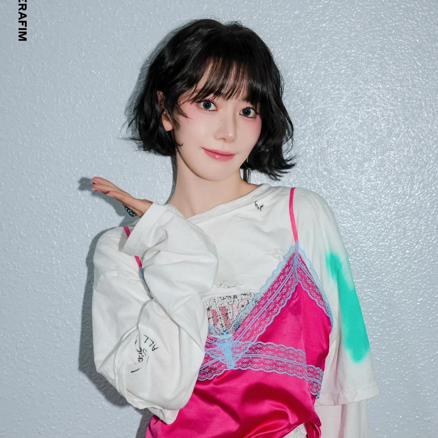 Behind-the-scenes cut of Sakura (LE SSERAFIM)