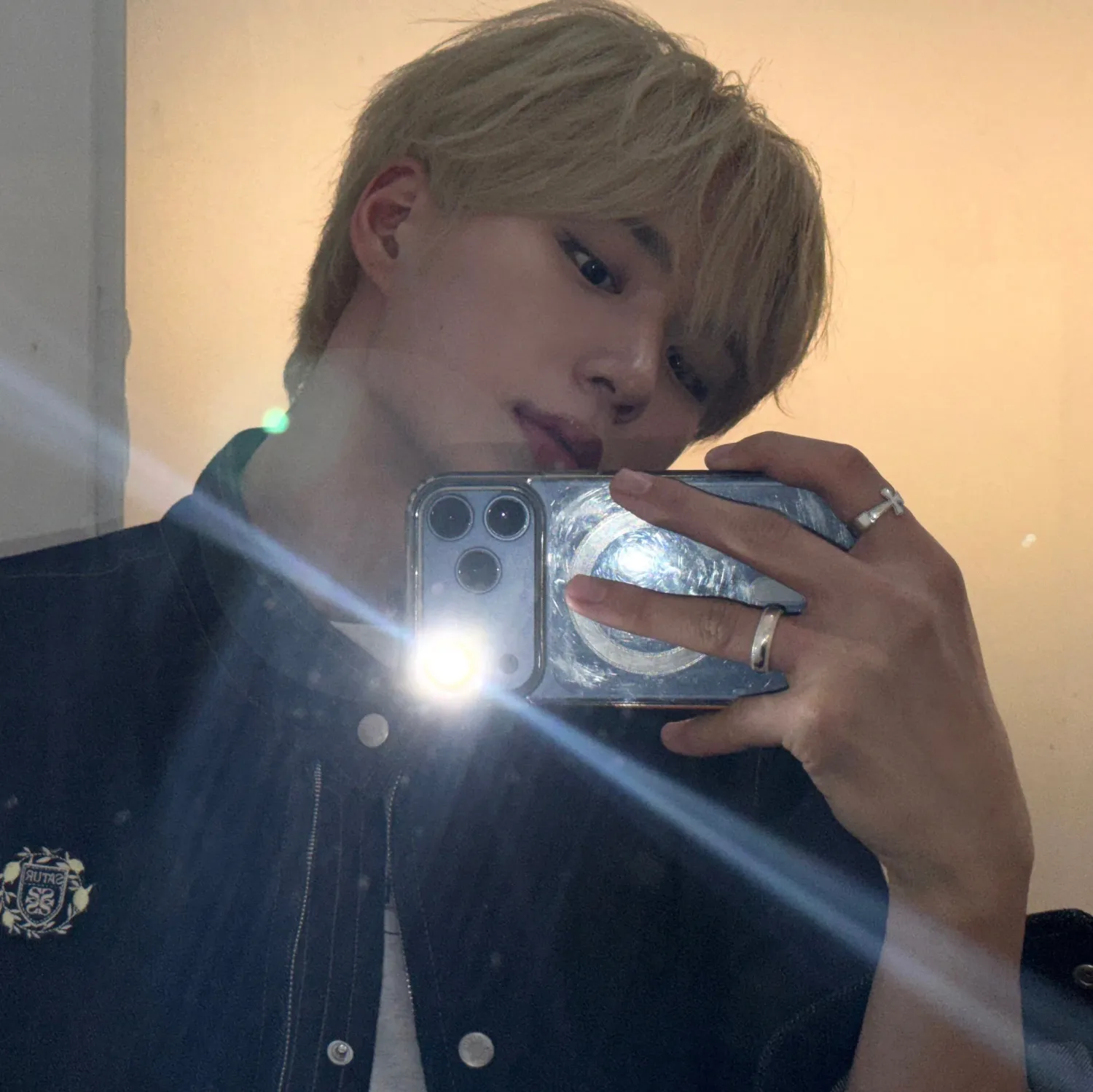 Behind-the-scenes cut of Kim Junseo (ALPHA DRIVE ONE)